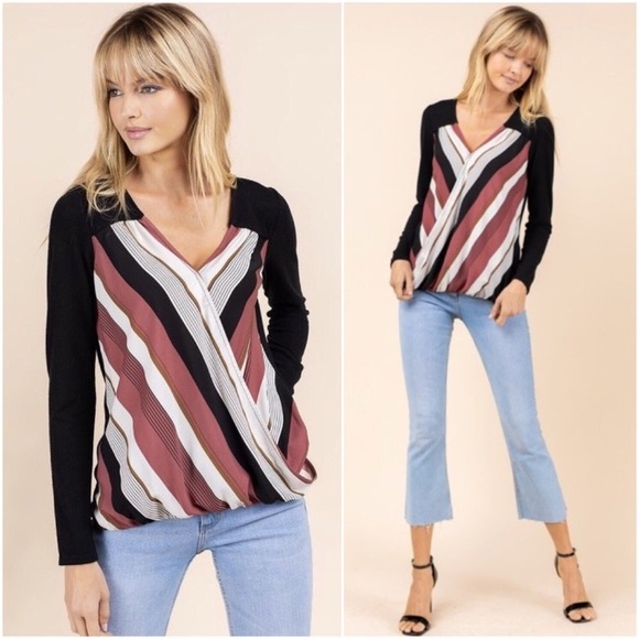 ⭐️ HP 🎉Striped V-neck Top With Front Gathered Hem - Picture 2 of 6